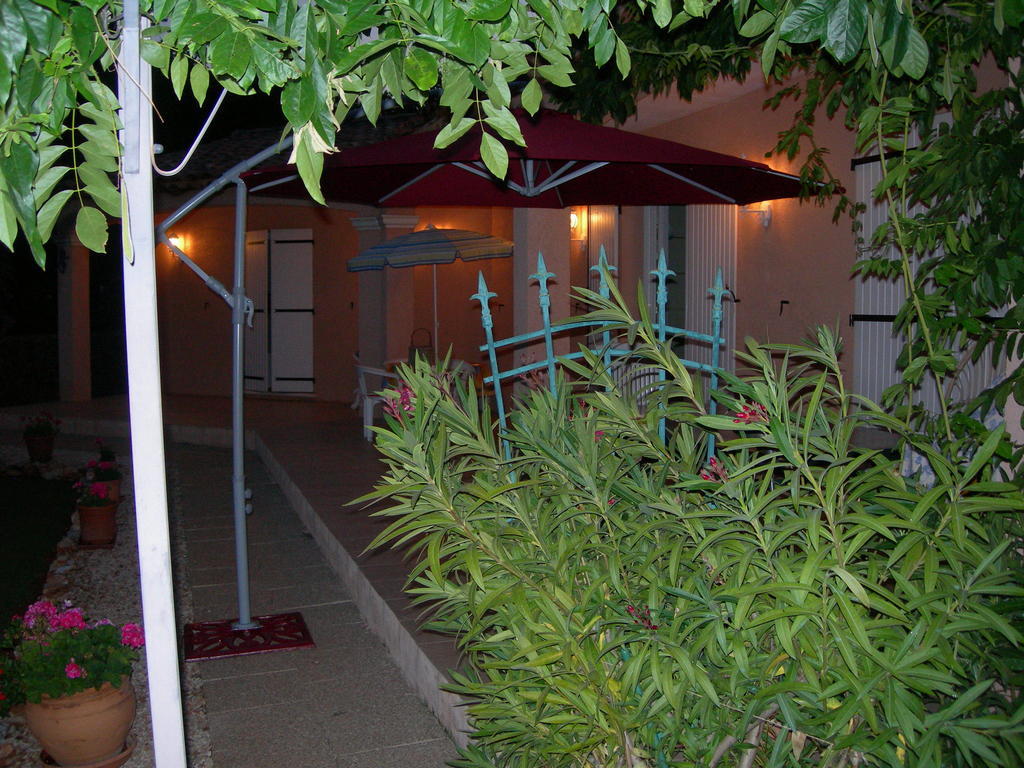 B&B Villa Les Tamaris Régusse Buitenkant foto
