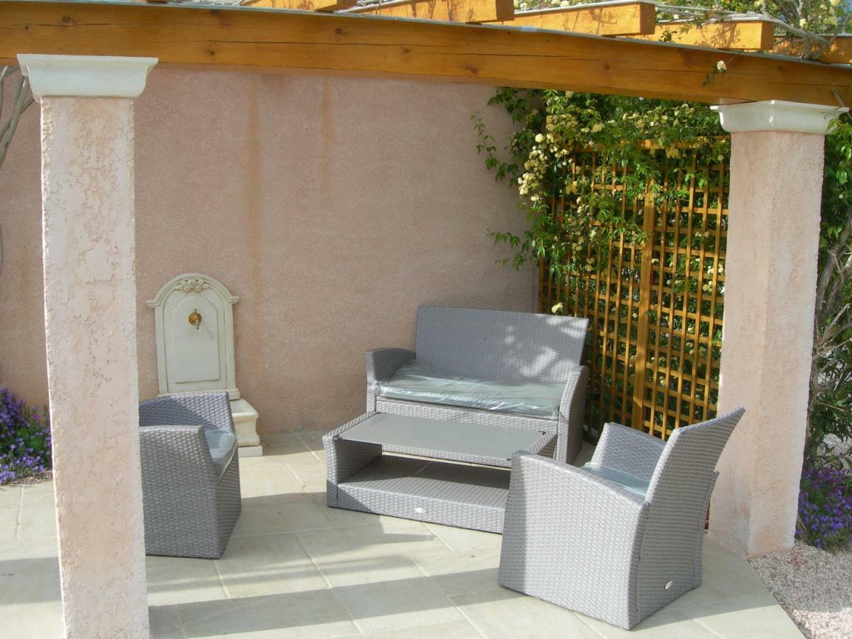B&B Villa Les Tamaris Régusse Buitenkant foto